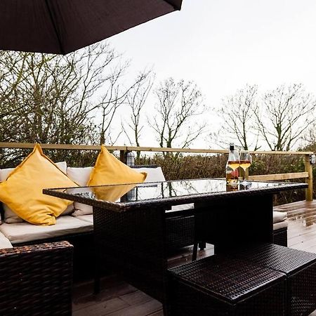 Hambleton The Woodland Lodge - Wood Fired Hot Tub And Firepit מראה חיצוני תמונה