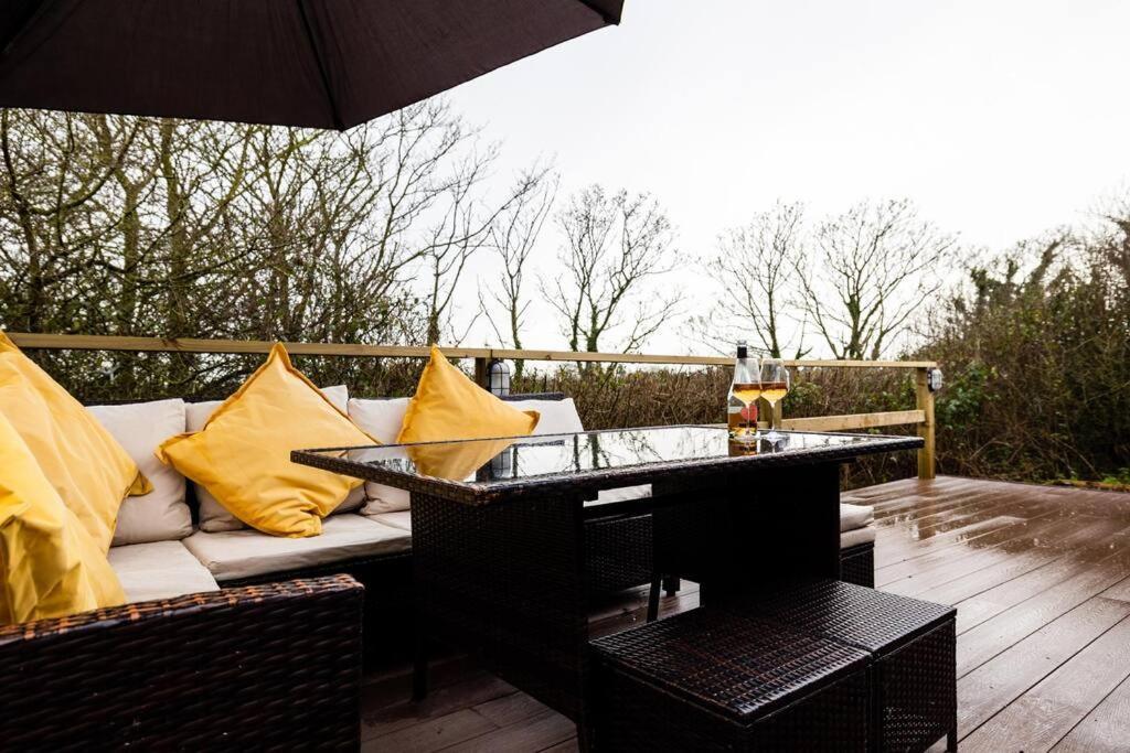 Hambleton The Woodland Lodge - Wood Fired Hot Tub And Firepit מראה חיצוני תמונה