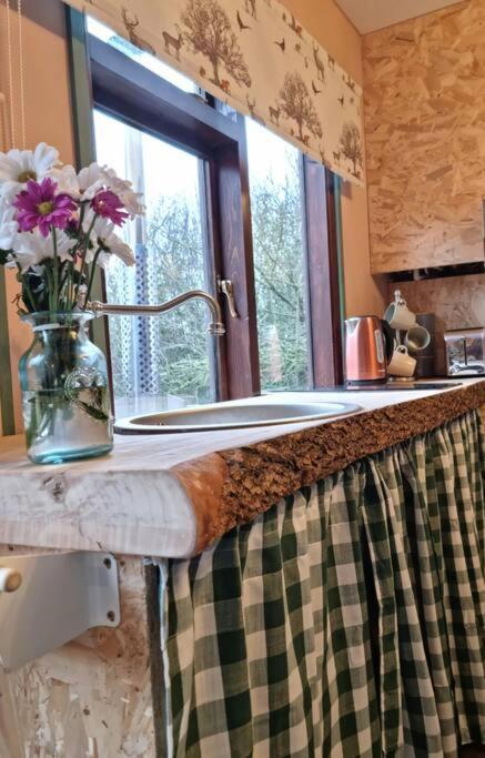 Hambleton The Woodland Lodge - Wood Fired Hot Tub And Firepit מראה חיצוני תמונה